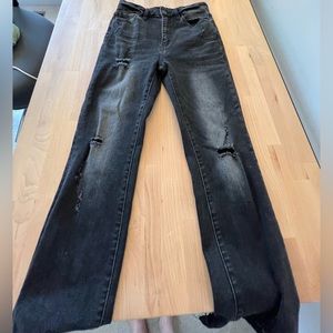 Black Risen Jeans